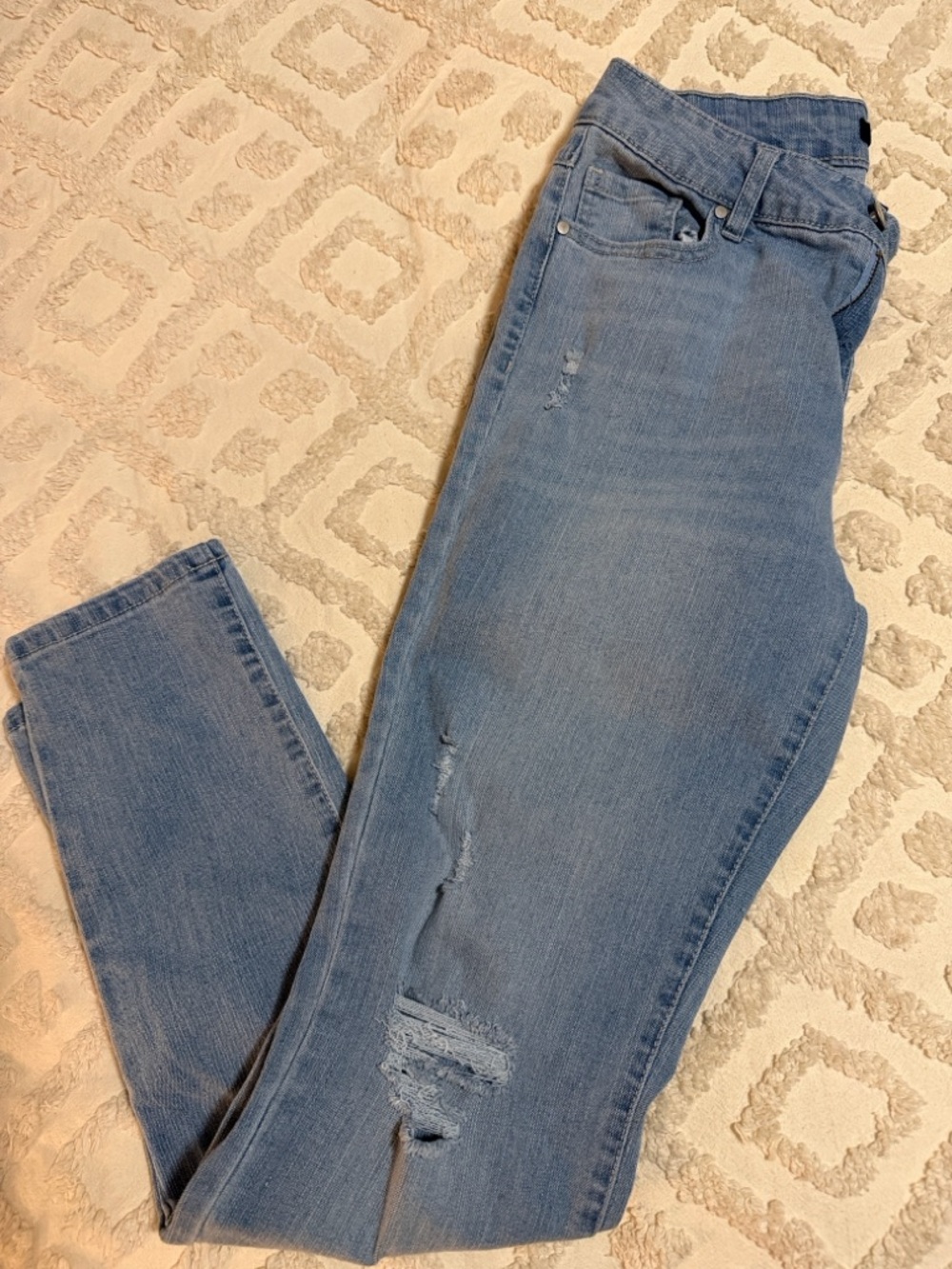 d. jeans Light Blue Skinny Jeans with Knee Rips Size 6                  #516